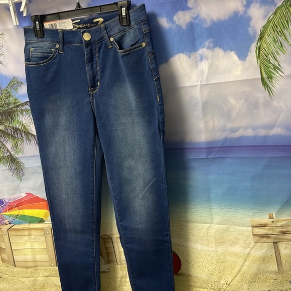 - Brand new Woman’s Seven7 Booty Shaper high rise leggings. Size 8. - Picture 7 of 16